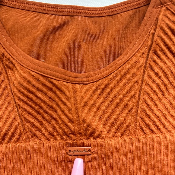 PINK workout top - Picture 4 of 4